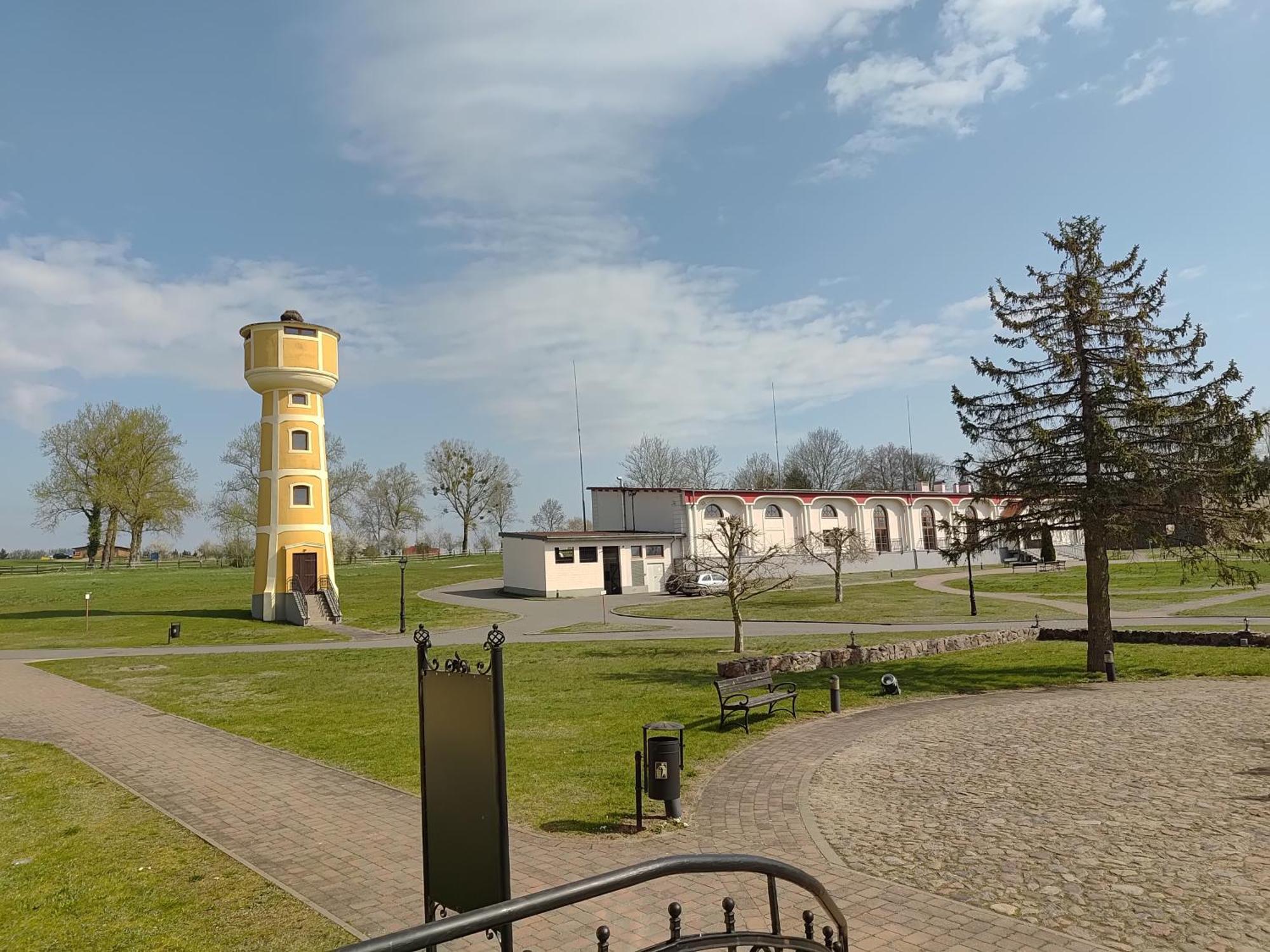 Palac W Rymaniu Экстерьер фото